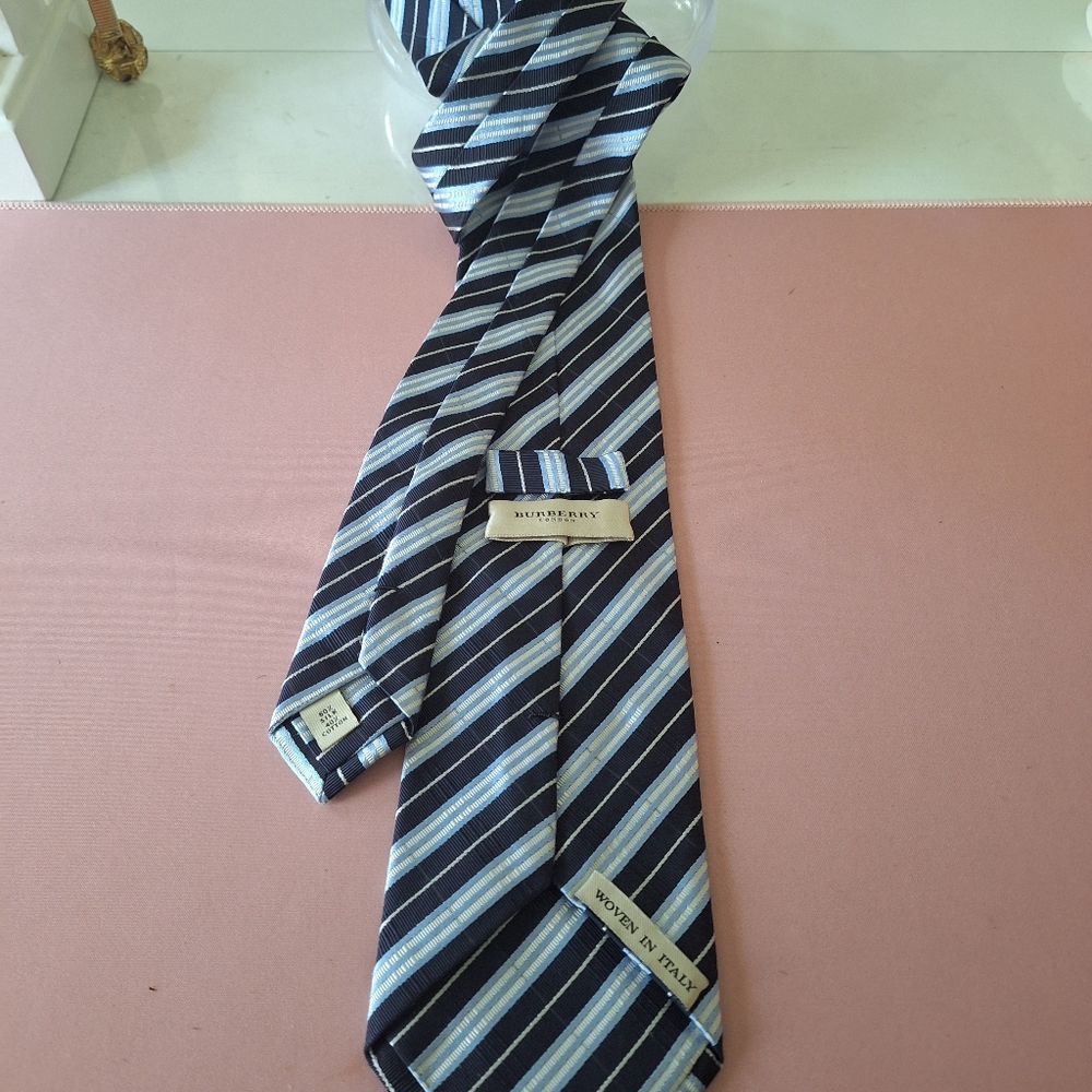 BURBERRY London!!!! Men's Tie  - Blue, Black, Gold - Picture 3 of 7